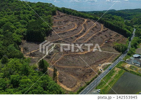岡山県吉備中央町の山腹伐採・造成工事を捉えた空撮写真 岡山県吉備中央町の山腹伐採・造成工事を捉えた空撮写真 142553945