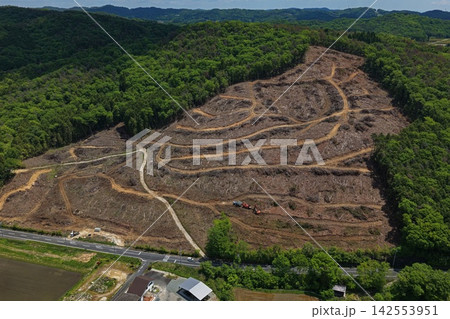 岡山県吉備中央町の伐採地と山間部開拓工事を捉えた空撮写真 岡山県吉備中央町の伐採地と山間部開拓工事を捉えた空撮写真 142553951