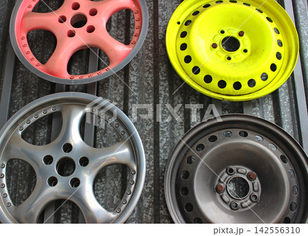 Demonstration samples of different methods of painting different car disks at painting workshop  142556310