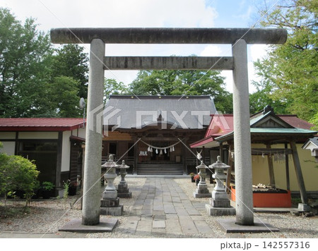 八幡秋田神社の鳥居と拝殿!秋田県秋田市 八幡秋田神社の鳥居と拝殿!秋田県秋田市 142557316