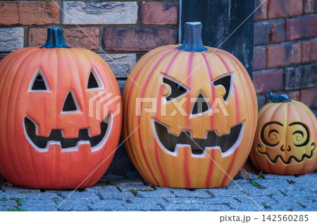 ハロウィンのかぼちゃのある風景 ハロウィンのかぼちゃのある風景 142560285
