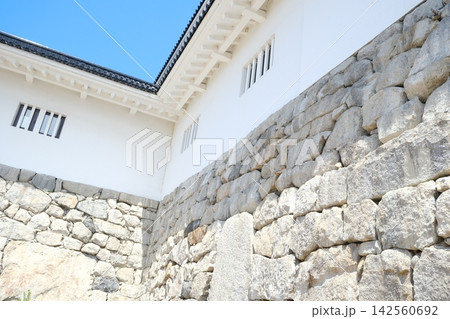 石垣と白壁の日本城郭建築 石垣と白壁の日本城郭建築 142560692