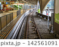 終着駅の線路 142561091