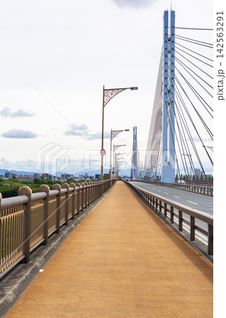 大阪の菅原城北大橋の風景 大阪の菅原城北大橋の風景 142563291