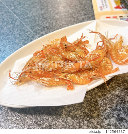 居酒屋のエビの唐揚げ 居酒屋のエビの唐揚げ 142564287