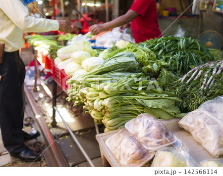 タイ・メークロン市場 / Mae Klong Railway Market, Thailand 142566114