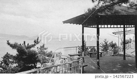 古写真 1929-1933年 香川県高松市 屋島の獅子の霊巌から望む瀬戸内海 古写真 1929-1933年 香川県高松市 屋島の獅子の霊巌から望む瀬戸内海 142567223