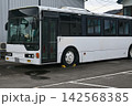 無地の古いバスの車体 142568385