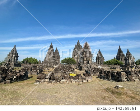 ジョグジャカルタの世界遺産 プランバナン寺院 ジョグジャカルタの世界遺産 プランバナン寺院 142569561