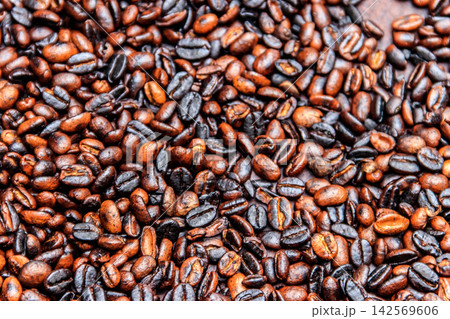 Background of the roasted coffee beans 142569606