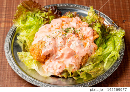 甘酢とたっぷりタルタルソースのチキン南蛮 142569977