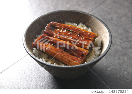 うな丼の単品撮影 うな丼の単品撮影 142570224