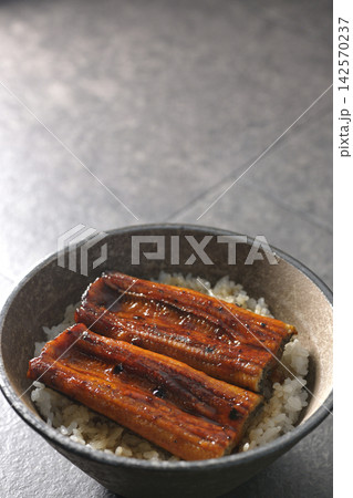 うな丼の単品撮影 142570237
