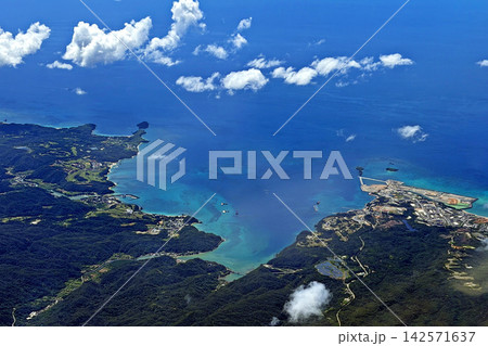 沖縄本島北部　名護市辺野古周辺の空撮 142571637