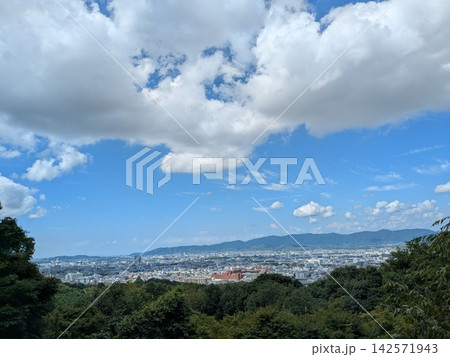 京都府 伏見区 伏見稲荷大社 山上からの風景 京都府 伏見区 伏見稲荷大社 山上からの風景 142571943