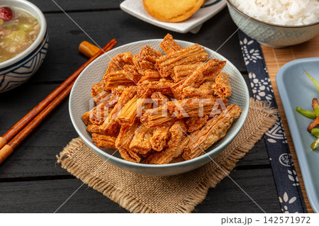 deep Fried Dried Tofu Sticks Fuzhu, Crispy Golden Bean Curd Roll Pastry deep Fried Dried Tofu Sticks Fuzhu, Crispy Golden Bean Curd Roll Pastry 142571972