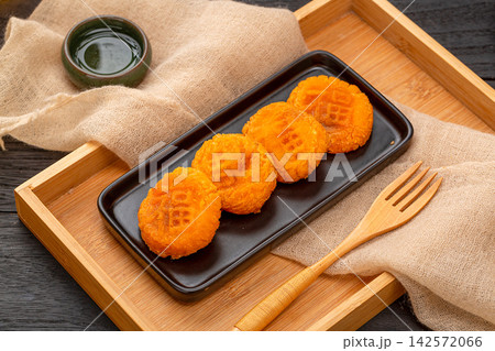 crispy deep fried pumpkin cakes traditional sweet Chinese dim sum dessert crispy deep fried pumpkin cakes traditional sweet Chinese dim sum dessert 142572066