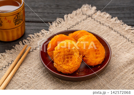 crispy deep fried pumpkin cakes traditional sweet Chinese dim sum dessert 142572068