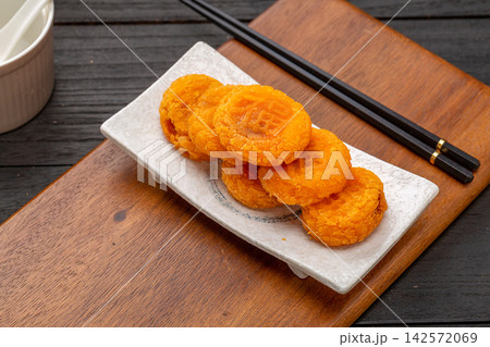 crispy deep fried pumpkin cakes traditional sweet Chinese dim sum dessert 142572069