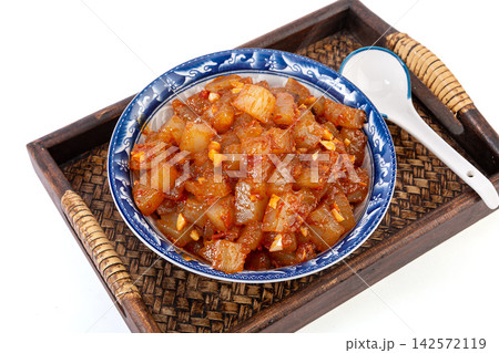 farmhouse style stir-fried sweet potato starch jelly with spicy chili sauce on a rustic wooden tray farmhouse style stir-fried sweet potato starch jelly with spicy chili sauce on a rustic wooden tray 142572119