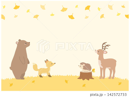秋の森のかわいい動物とイチョウのフレームのイラスト 142572733