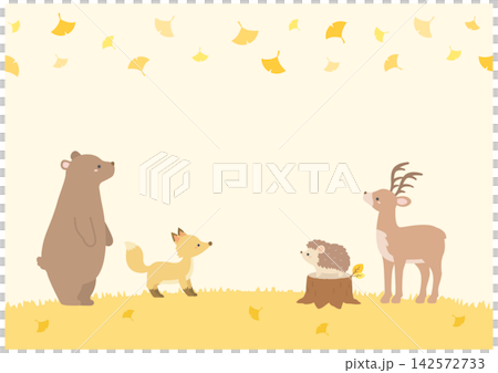 一幅描繪秋日森林中可愛動物的插圖，邊框為銀杏葉。 142572733