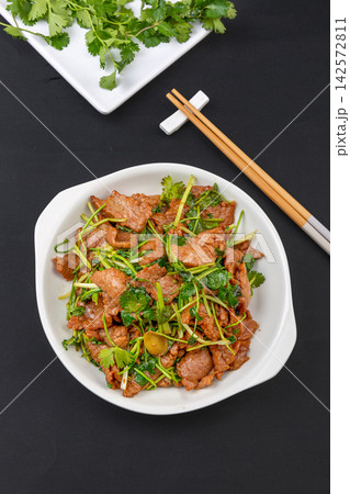stir-fried Beef with Fresh Cilantro, Authentic Chinese Savory Meat Dish stir-fried Beef with Fresh Cilantro, Authentic Chinese Savory Meat Dish 142572811