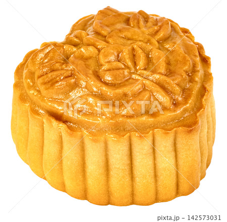 Single heart shaped golden brown mooncake with floral pattern isolated. Traditional Chinese pastry for Mid-Autumn Festival and lunar holiday. Delicious sweet baked Asian dessert. 142573031