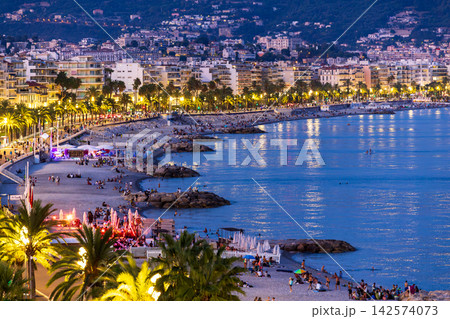 真夏の南フランスのニースの夜景 真夏の南フランスのニースの夜景 142574073