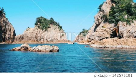 遊覧船から見る島々 遊覧船から見る島々 142575191