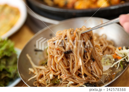 Traditional Korean Cold Buckwheat Noodle Makguksu Traditional Korean Cold Buckwheat Noodle Makguksu 142578388