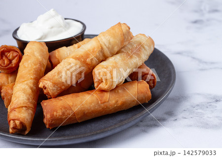 fried spring rolls with cheese, on a plate, with cream sauce, no people, 142579033
