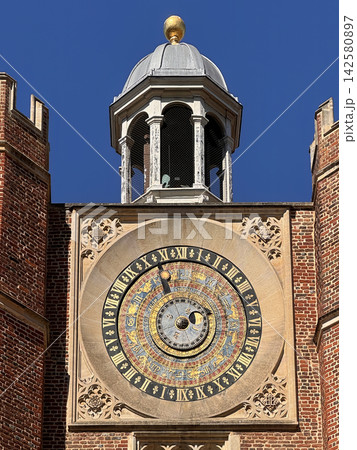 The historic 16th-century Tudor astronomical clock at Hampton Court Palace, London 142580897
