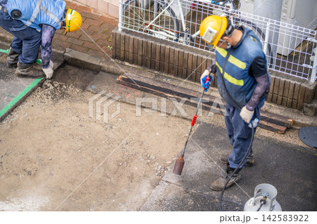 舗装用バーナー アスファルト舗装打設前 舗装補修 継ぎ目 道路工事 舗装用バーナー アスファルト舗装打設前 舗装補修 継ぎ目 道路工事 142583922