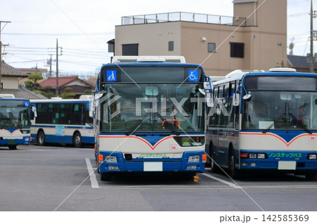 並んだ路線バス イメージ 並んだ路線バス イメージ 142585369