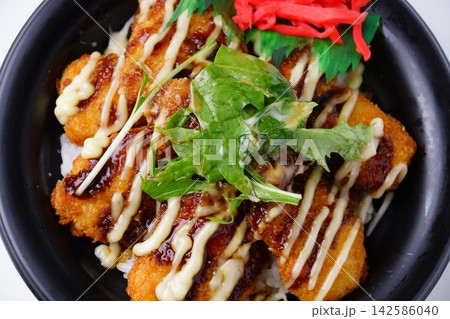 ソースチキンカツ丼 ソースチキンカツ丼 142586040