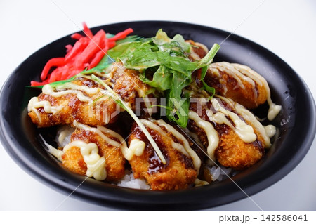 ソースチキンカツ丼 ソースチキンカツ丼 142586041