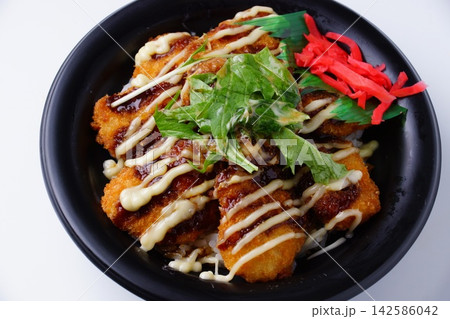 ソースチキンカツ丼 ソースチキンカツ丼 142586042