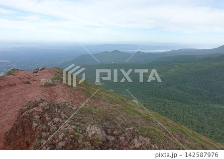 天孫降臨の高千穂峰とその周辺の風景 天孫降臨の高千穂峰とその周辺の風景 142587976