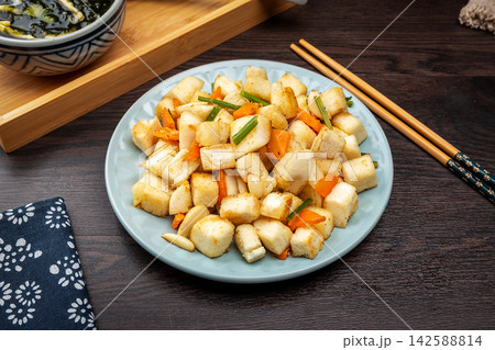 stir Fried Chinese Steamed Bread Cubes with Vegetables, Traditional Shaanxi Snack stir Fried Chinese Steamed Bread Cubes with Vegetables, Traditional Shaanxi Snack 142588814