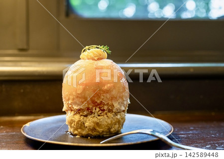 見た目が可愛い華やかな桃タルト 見た目が可愛い華やかな桃タルト 142589448