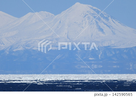 オホーツク海の流氷（Drift ice） 142590565