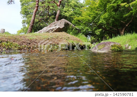 岡山県津山市衆楽園を流れる人口の小川 岡山県津山市衆楽園を流れる人口の小川 142590781