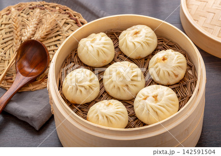 chinese Soup Dumplings Xiao Long Bao Served in Bamboo Steamer chinese Soup Dumplings Xiao Long Bao Served in Bamboo Steamer 142591504
