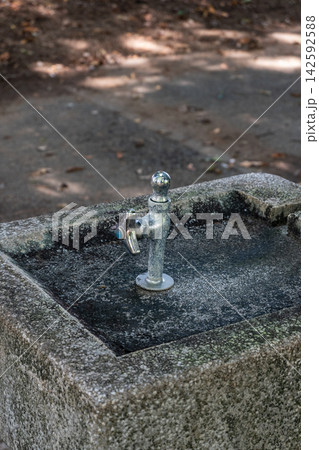 公園の水飲み場 公園の水飲み場 142592588