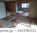 リフォーム中の室内 142596232