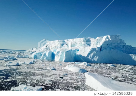 Ice arrays of antarctica. Icebergs in Antarctic Ice arrays of antarctica. Icebergs in Antarctic 142596329