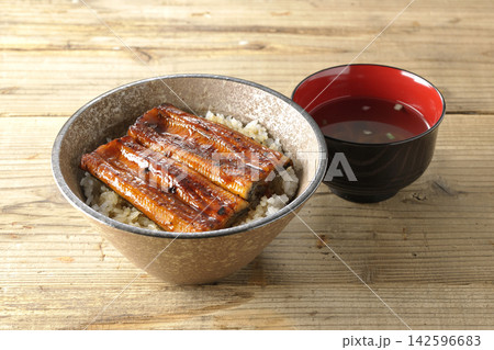 うな丼とお吸物 うな丼とお吸物 142596683