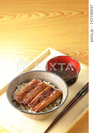 うな丼とお吸物 うな丼とお吸物 142596697