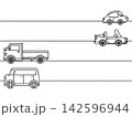 線上を走るシンプルな四台の車の白黒手書き線画セット乗用車とオープンカーとトラック 142596944